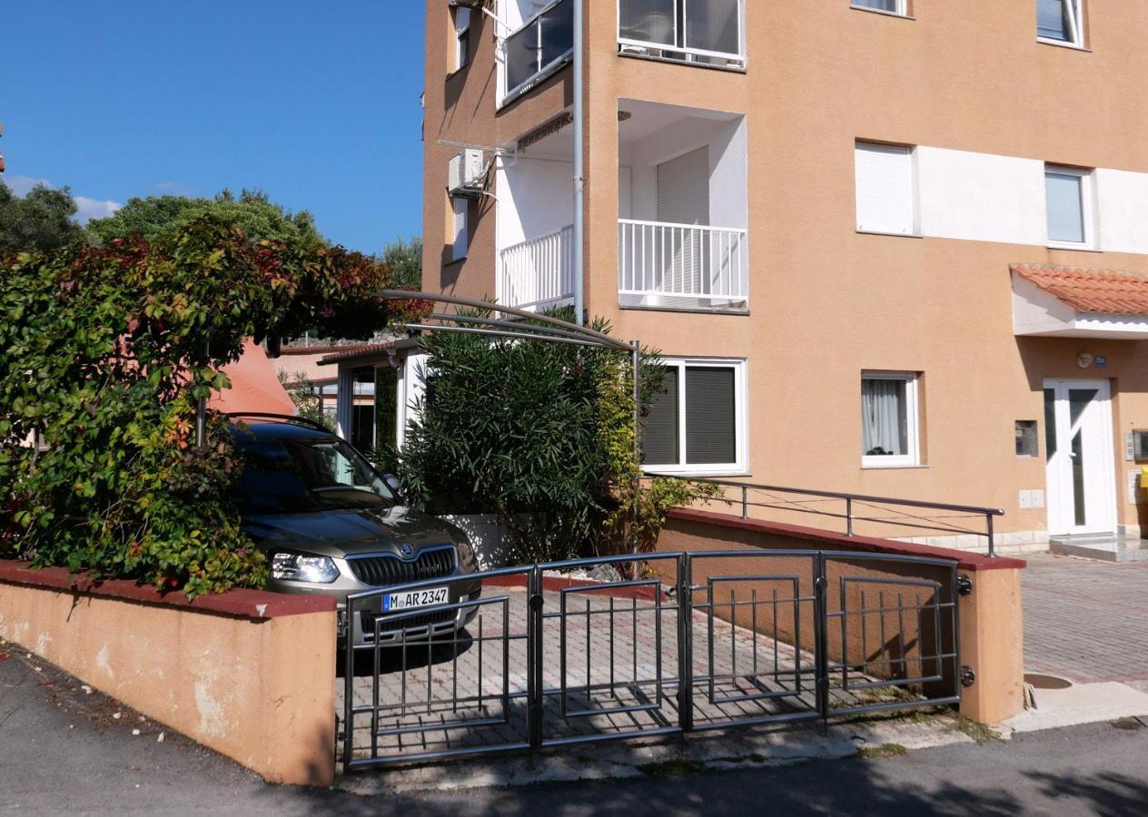 Apartman Nelamore - Krk Town, 300 Meters To The Beach Exterior photo